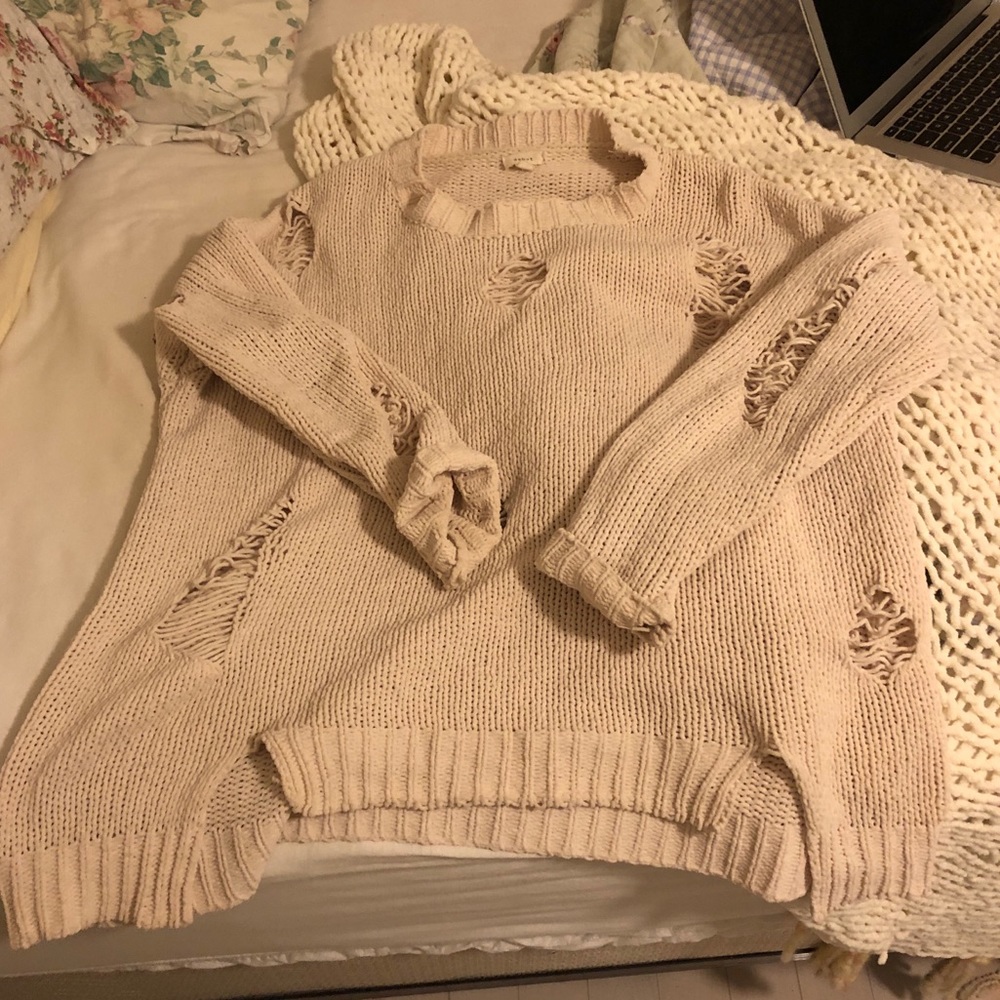 *sold* Comfy distressed sweater